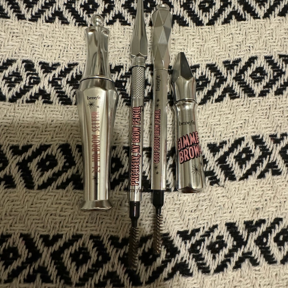 Benefit brow bundle in shade 1